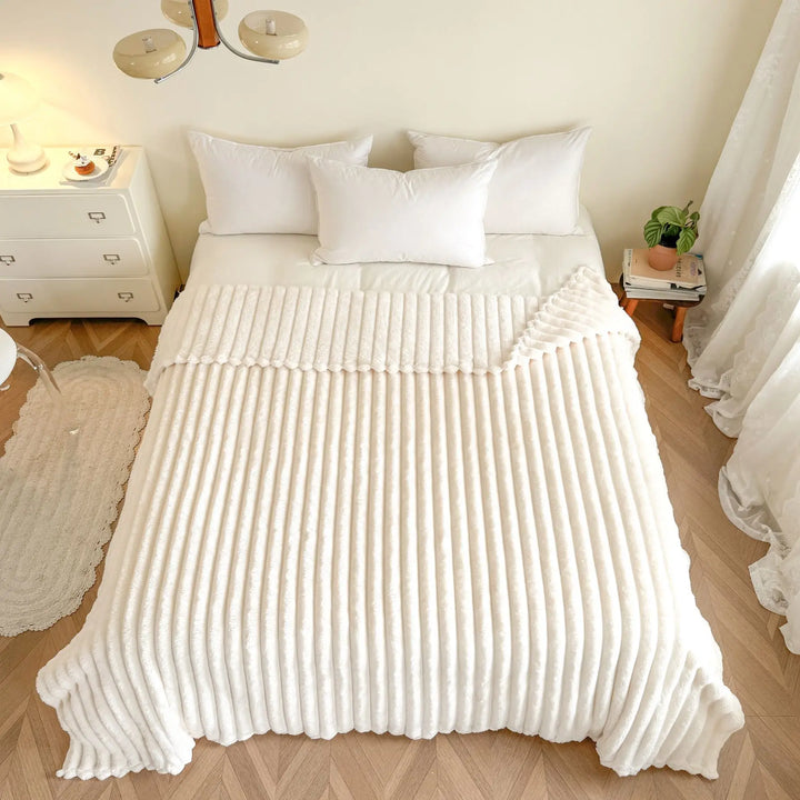 1 Piece of Super Soft Thickeneded Blanket with Wide Terms to Give You a Comfortable and Warm Sleep