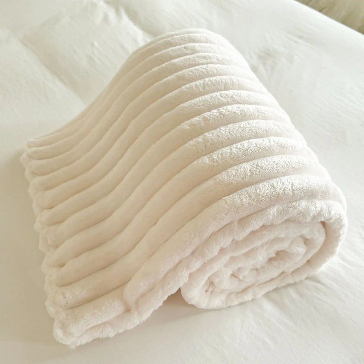 1 Piece of Super Soft Thickeneded Blanket with Wide Terms to Give You a Comfortable and Warm Sleep